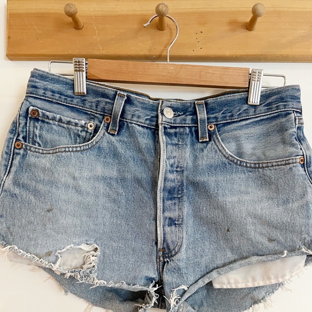 Vintage 90’s Levi’s 501 Buttonfly Jeans!  Distressed to perfection!! Wai…